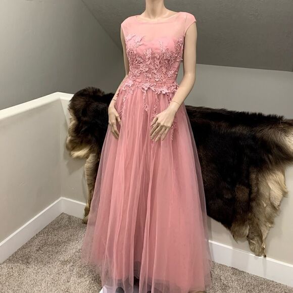 New Elegant Floral Lace Appliqué With Beads Tulle Dress - Picture 1 of 12